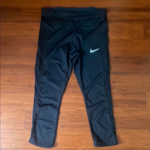 Nike Black 7/8 length Leggings - Picture 1 of 9